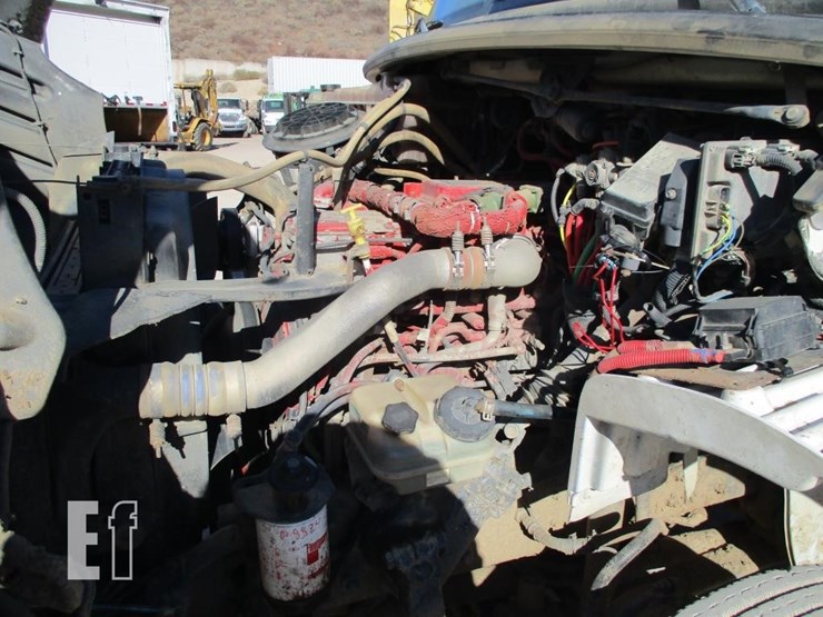 2012-freightliner-business-class-m2-106-image-6