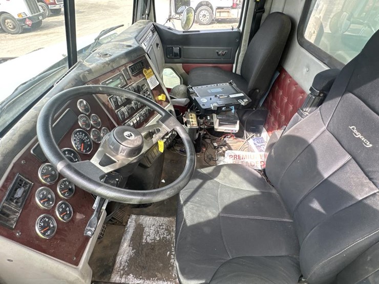2015-western-star-4700sb-image-50