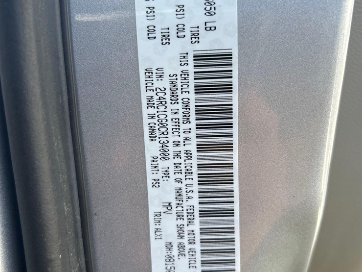 2012-chrysler-town-and-country-image-19