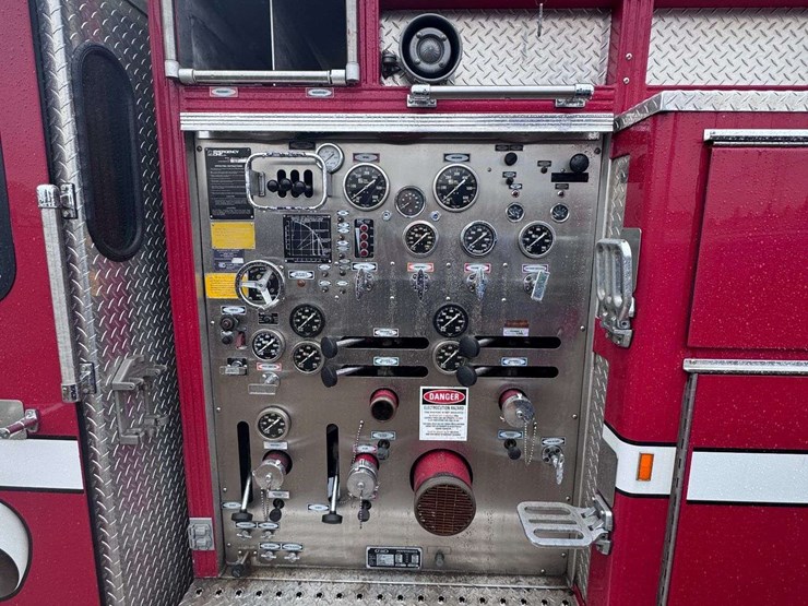 1984-e-one-ladder-truck-image-37