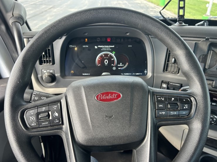 #1672-•-2024-peterbilt-day-cab-truck-tractor-image-34