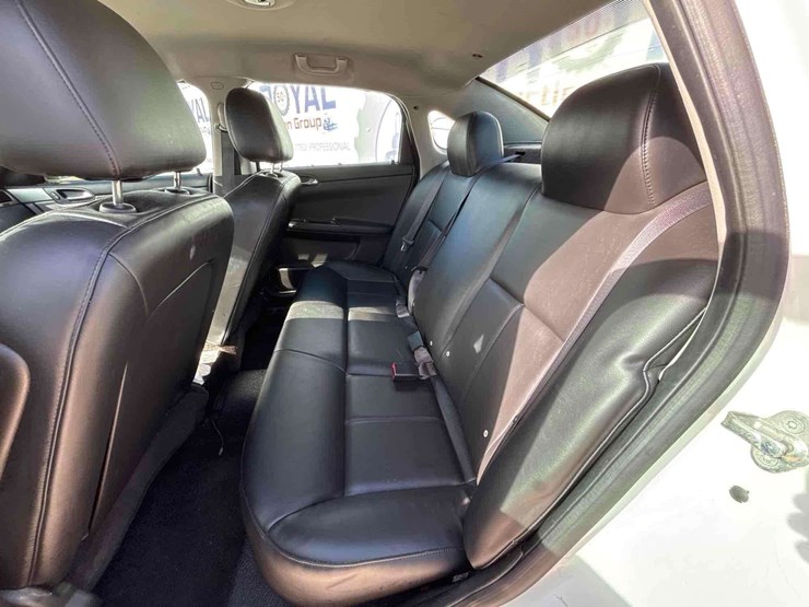 2012-chevrolet-impala-sedan-image-21