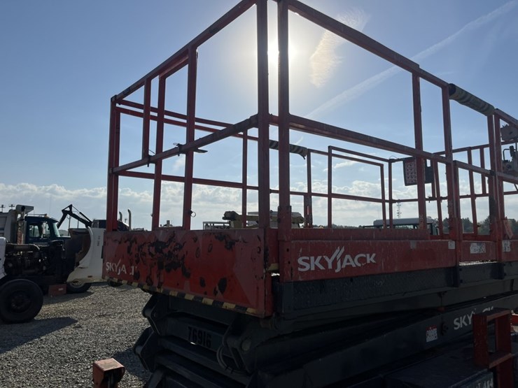 2011-skyjack-sj8841rt-image-41
