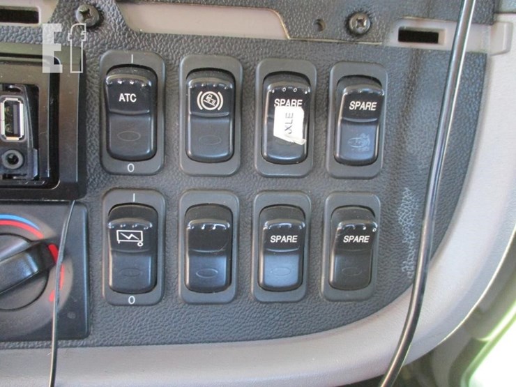 2014-peterbilt-367-image-13