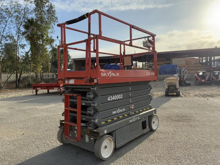 2016-skyjack-sj-4740-scissor-lift-image-3