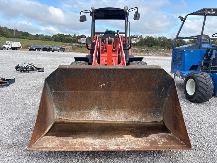 2021-kubota-r640-image-2