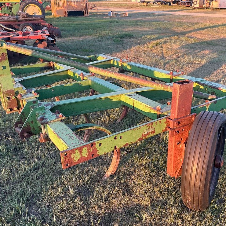 John Deere Chisel Plow