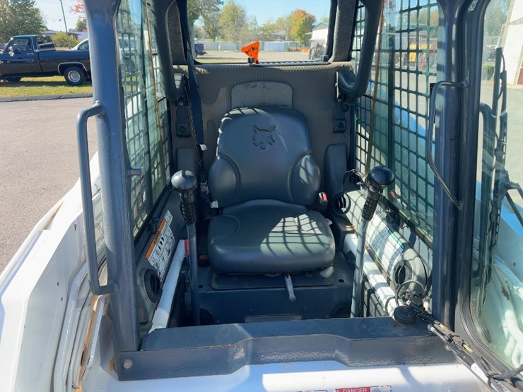 2009-bobcat-s160-image-16