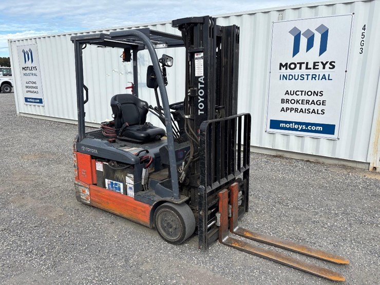 2020-toyota-8fbe20u-3000lb-electric-warehouse-forklift-image-1