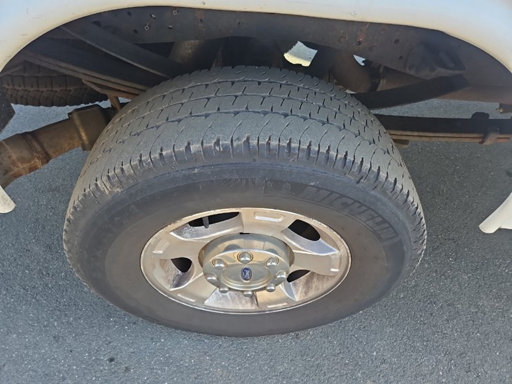 2015-ford-f350-xlt-image-12