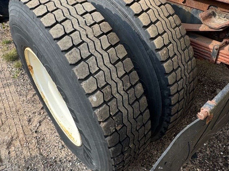 1997-ford-n-series-truck-with-truck-mounted-attenuator-(tma)-with-lindsay-barrier-systems-inc.-u-mad-cartridge-(crash-cushion)-image-5