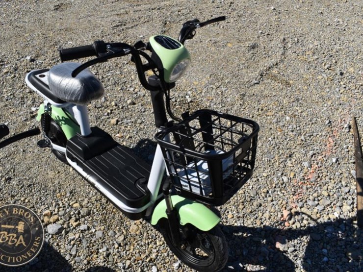 future-electric-scooter-with-front-basket-image-2