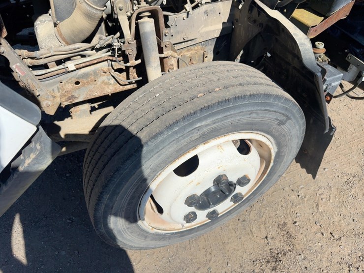 2006-isuzu-nqr-image-9