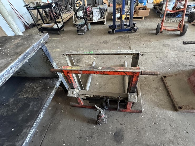 lifting-stand-lifting-stand-image-3