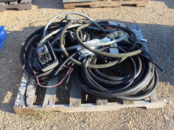 #8173-•-pallet-of-misc-items-image-1