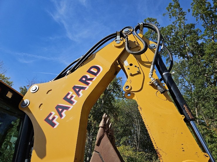 2022-caterpillar-440-image-22
