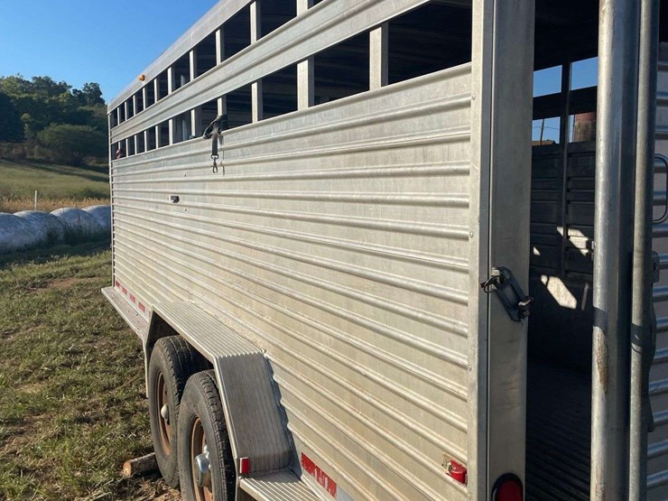 2003-20'x7'-feather-lite-aluminum-livestock-trailer-image-15
