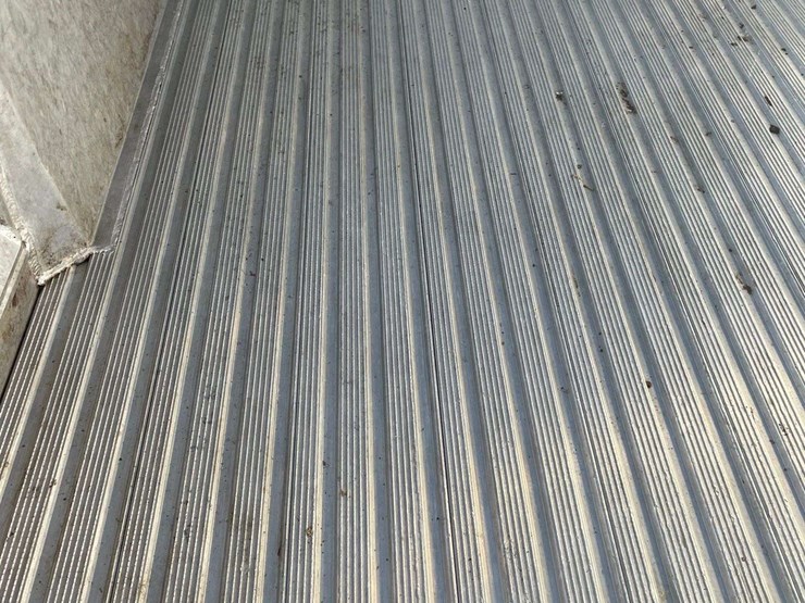 2003-20'x7'-feather-lite-aluminum-livestock-trailer-image-19