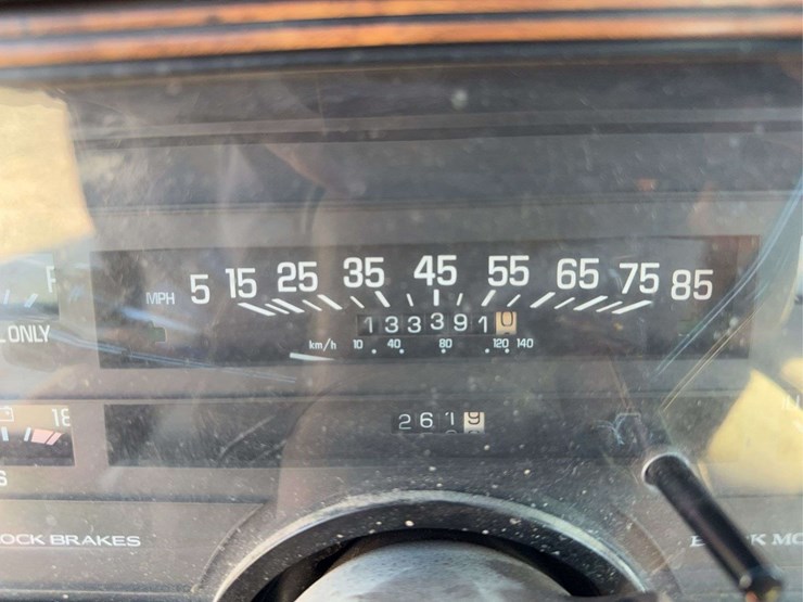 1194-buick-century-woody-station-wagon-image-23