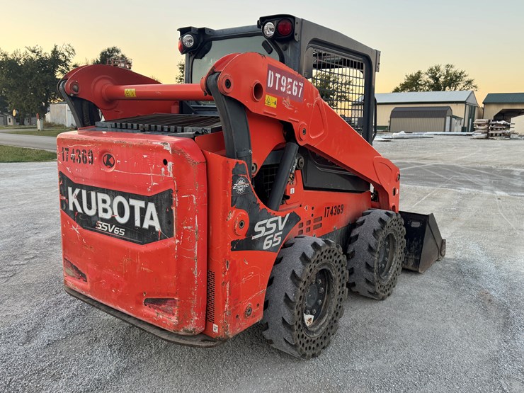 kubota-ssv65-image-9