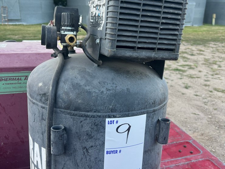 central-pneumatic-upright-air-compressor,-125-psi-image-4