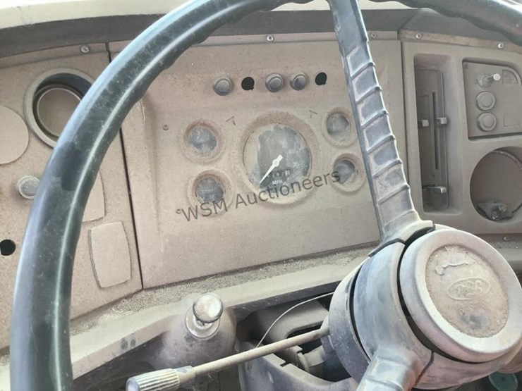 1980-ford-7000-image-17