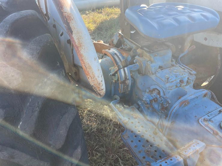 ford-2810-image-23