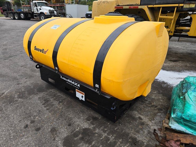 #17568-•-snowex-liquimaxx-500-gallon-tank-image-2