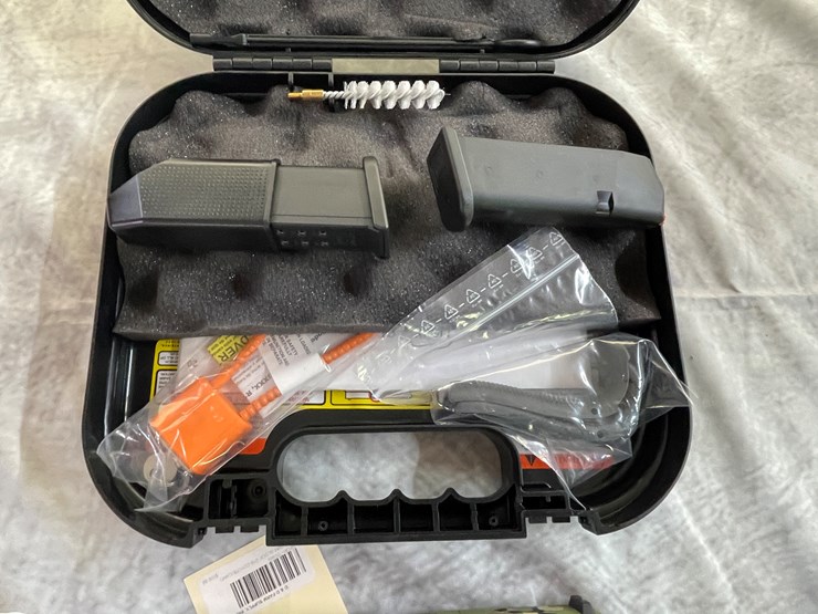#4013-•-glock-19-gen-5-mos,-camo-slide,-sn:-cbpc869-image-3