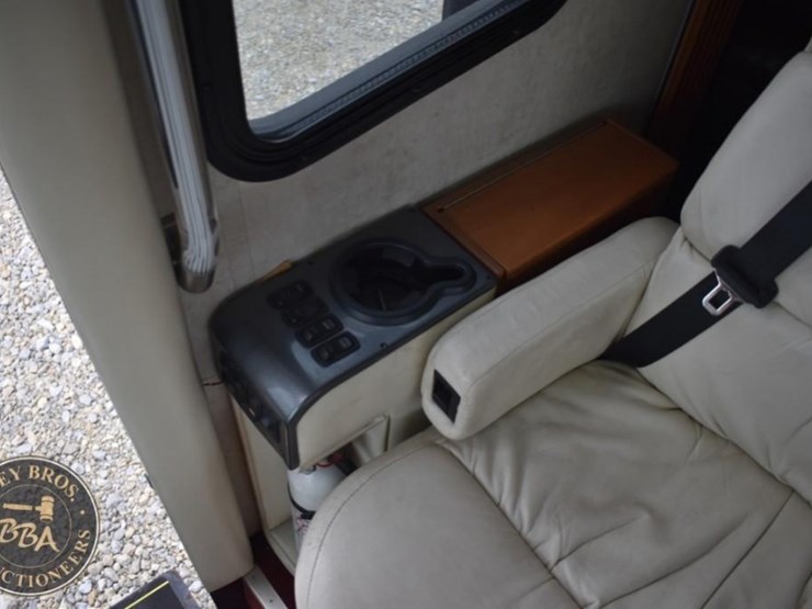 2006-thor-motor-coach-mandalay-40e-38083-image-37