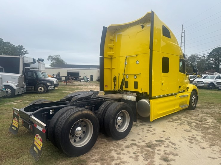 2023-peterbilt-579-image-5