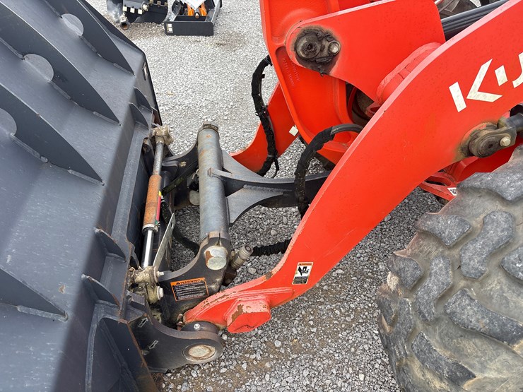 2021-kubota-r640-image-9