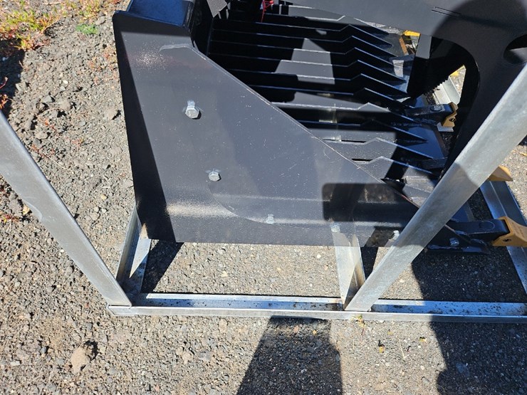 landhonor-72"-skeleton-bucket-grapple-image-3