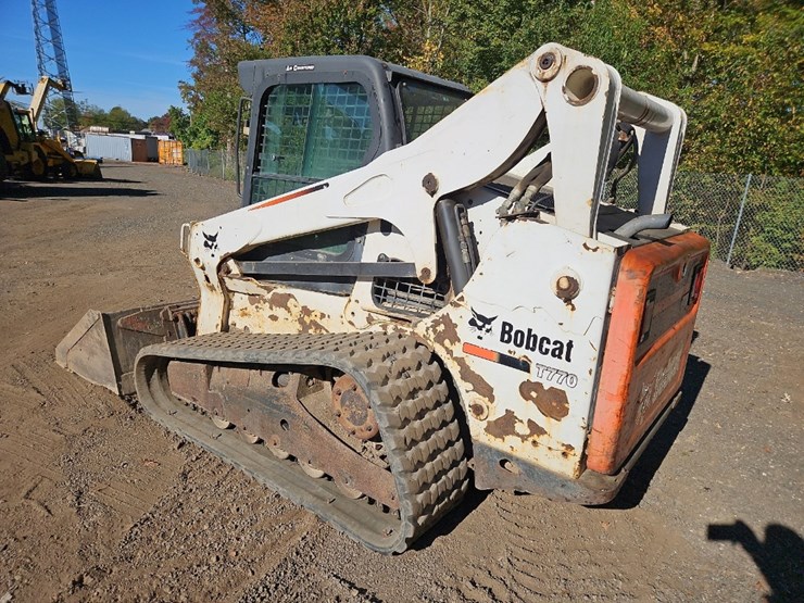 2011-bobcat-t770-image-3