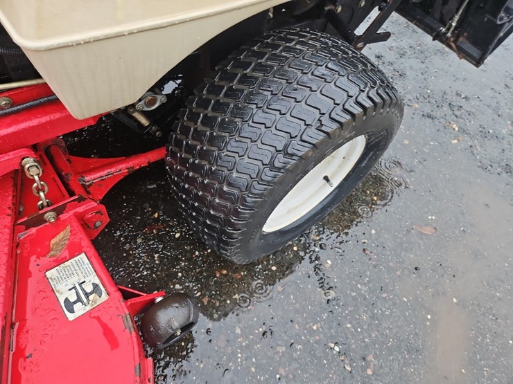 exmark-lazer-z-zero-turn-mower-image-9