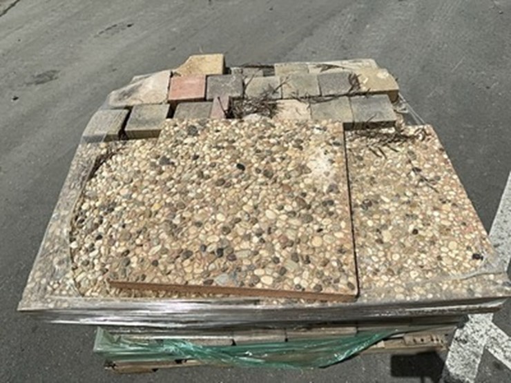 lot#-137-pallet-of-paver-stones-image-2