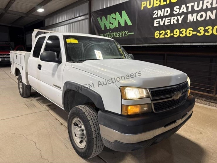 2006-chevrolet-silverado-2500hd-image-2