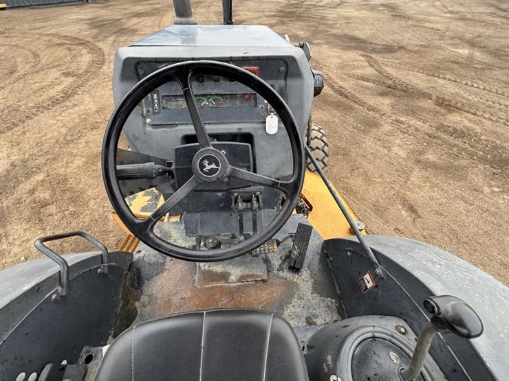 2012-deere-210lj-image-32