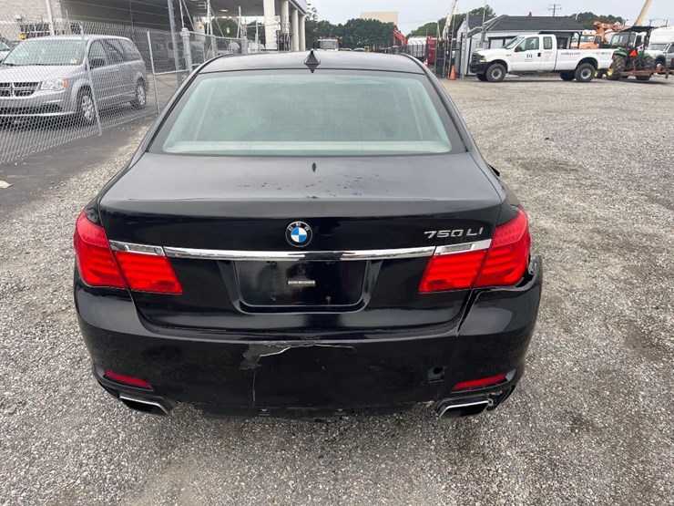 2011-bmw-7-series-750-li-sedan-image-10