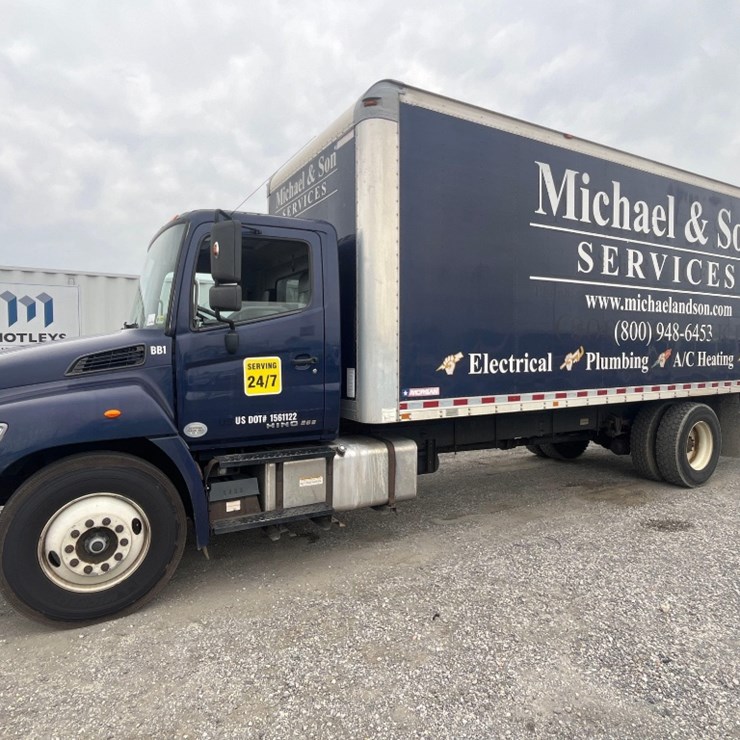 2015 HINO 268