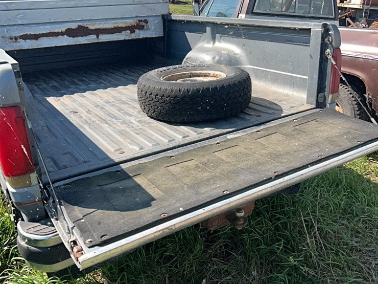1987-ford-xlt-half-ton-lariat-four-wheel-drive-pick-up,-six-cylinder-gas,-lockouts,-believed-to-run,-didn’t-try-starting-it-image-15