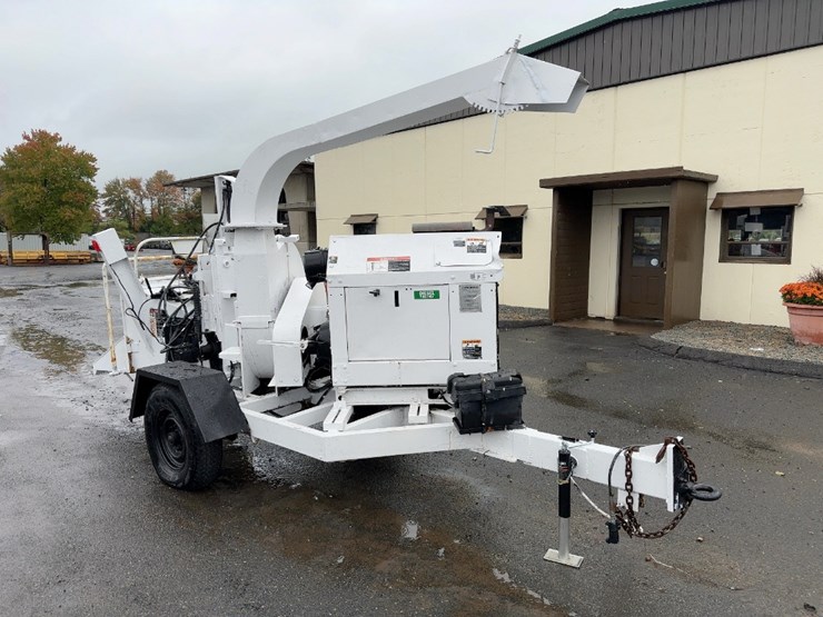 altec-tow-behind-wood-chipper-image-7