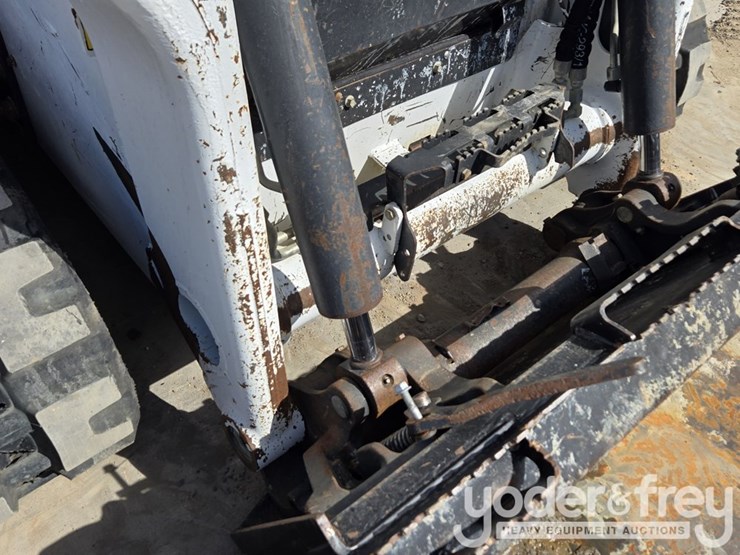 2022-bobcat-t76-image-25