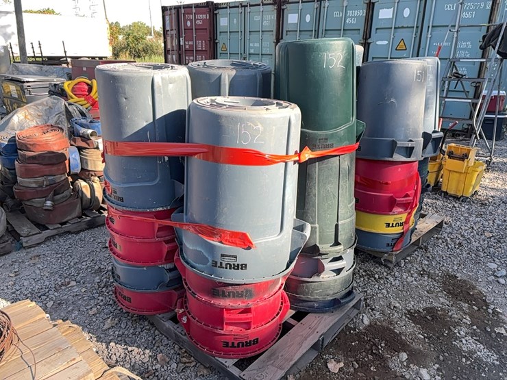 pallet-with-(17)-trash-barrels-support-equipment-image-1