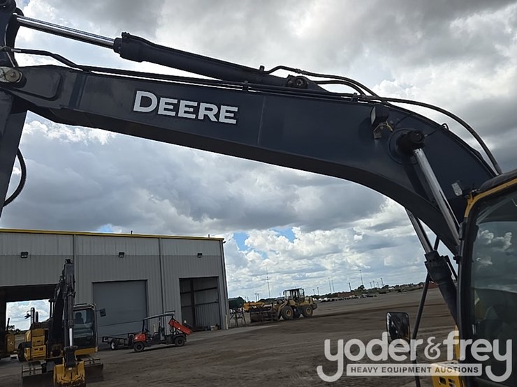 2022-deere-130g-image-24