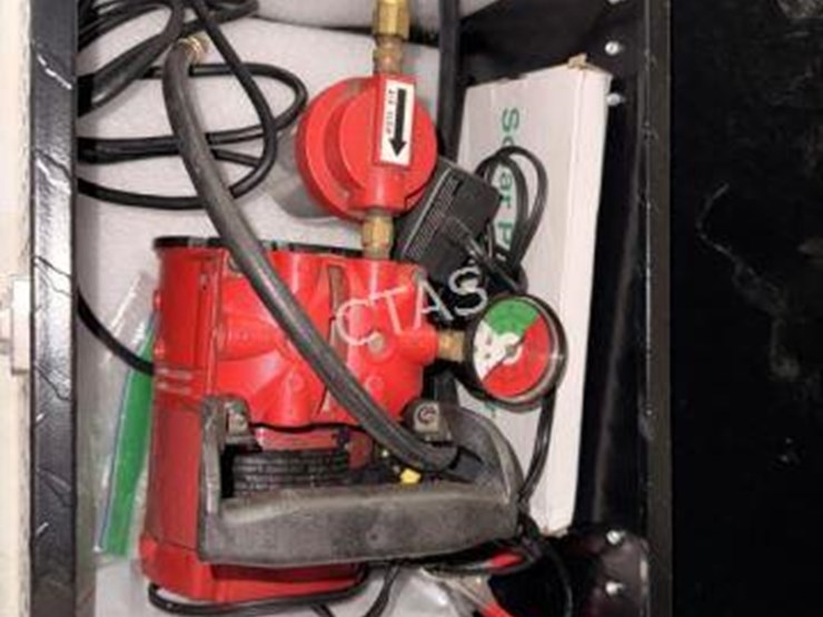 #21-•-milwaukee-vacuum-pump-in-tool-box-image-1