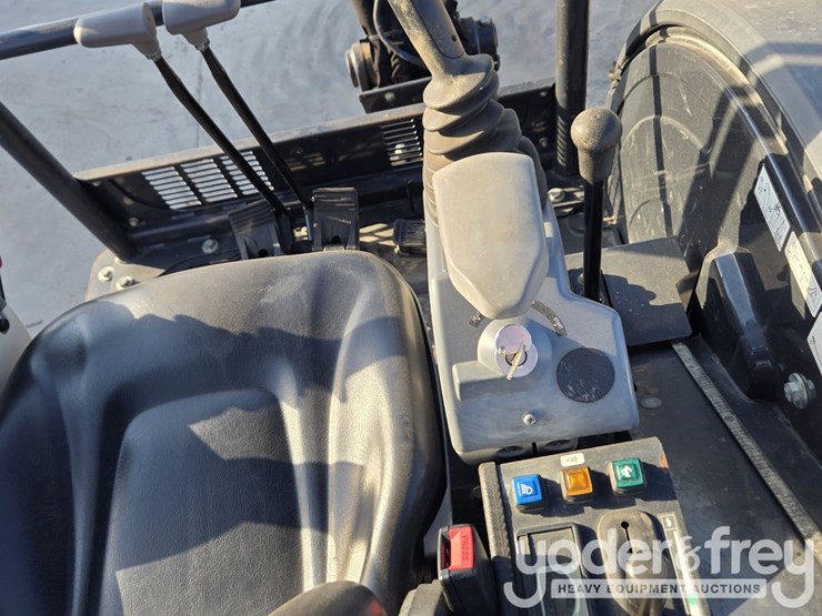 2022-deere-26g-image-57