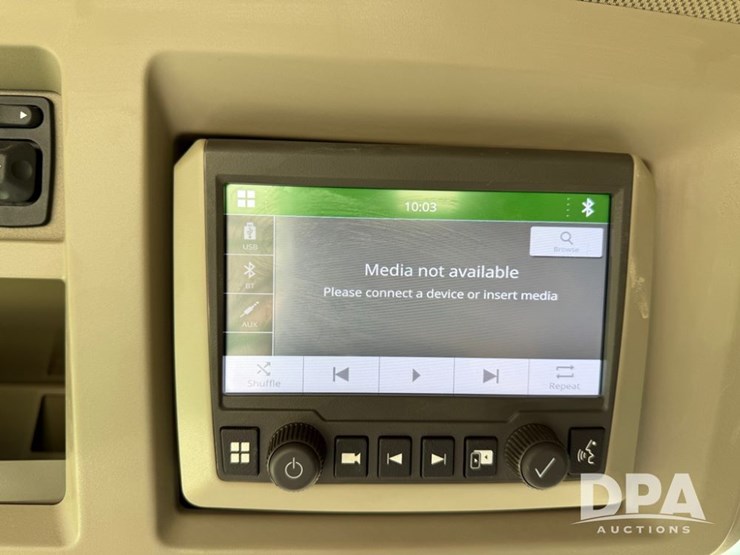 2023-john-deere-800r-image-129