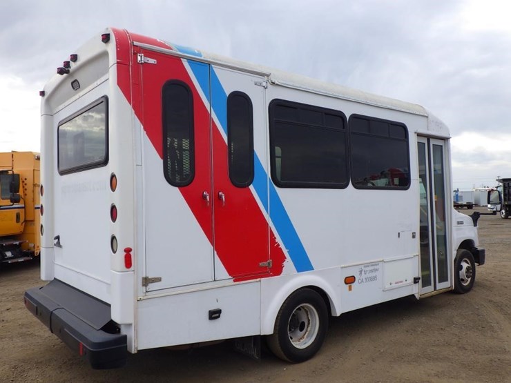 2017-ford-e450-image-4