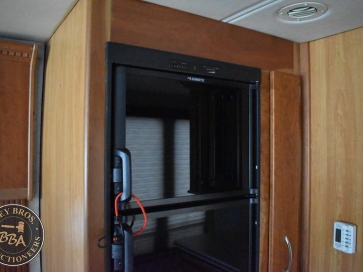 2006-thor-motor-coach-mandalay-40e-38083-image-65